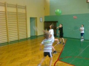 badminton zabawa z rakietkami